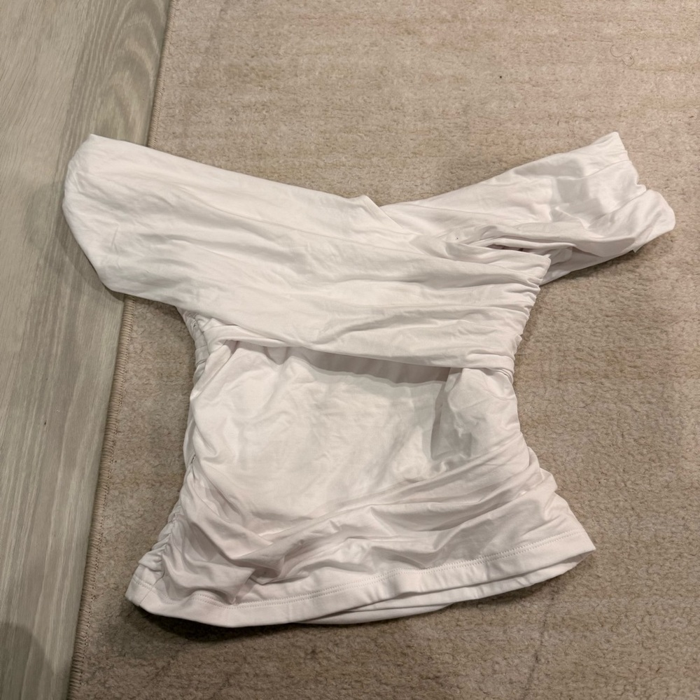 Abercrombie & Fitch Off the Shoulder‎ Top in White